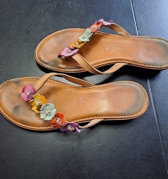 Italiana Shannie Floral Flats   Size 7 - Picture 2 of 7